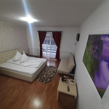 Casa Katalina 2 Hotell Buşteni Exteriör bild