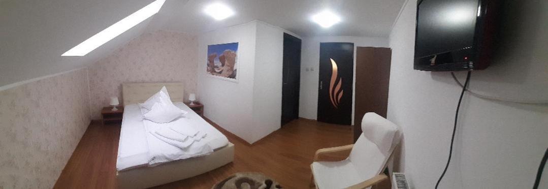 Casa Katalina 2 Hotell Buşteni Exteriör bild