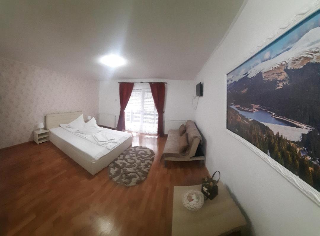 Casa Katalina 2 Hotell Buşteni Exteriör bild