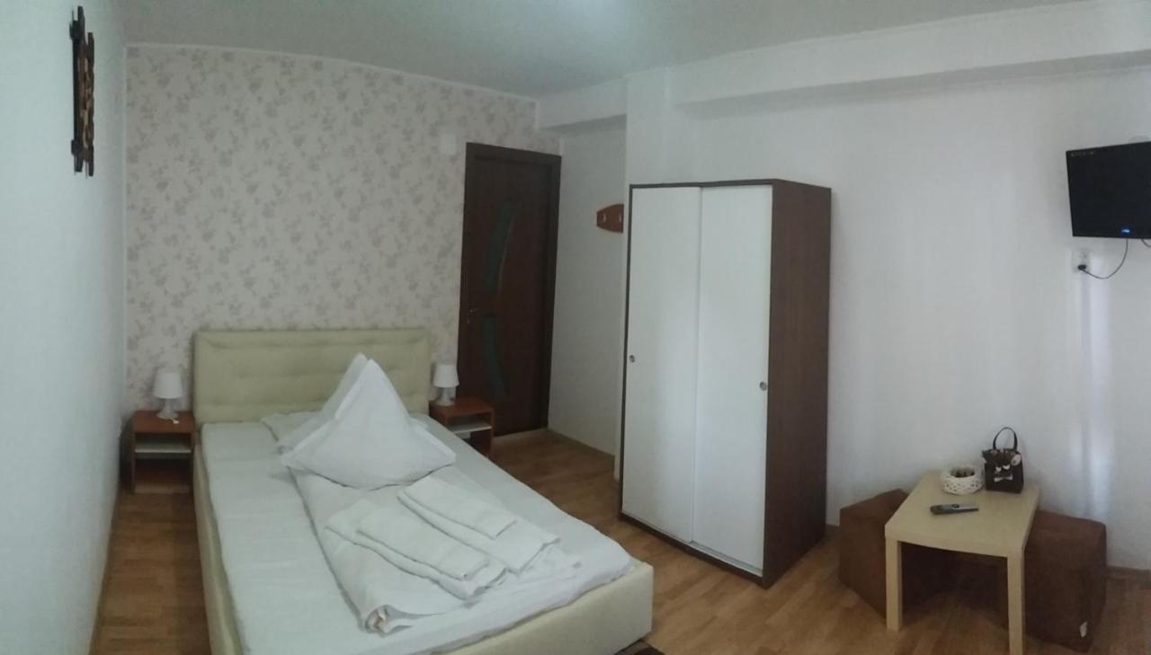 Casa Katalina 2 Hotell Buşteni Exteriör bild